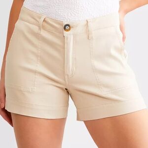NWT BKE MOLLIE SHORTS FROM BUCKLE SIZE 28!